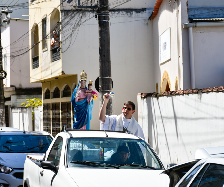 Imagem de Nossa Senhora da Saúde percorre ruas do município de Ibiraçu