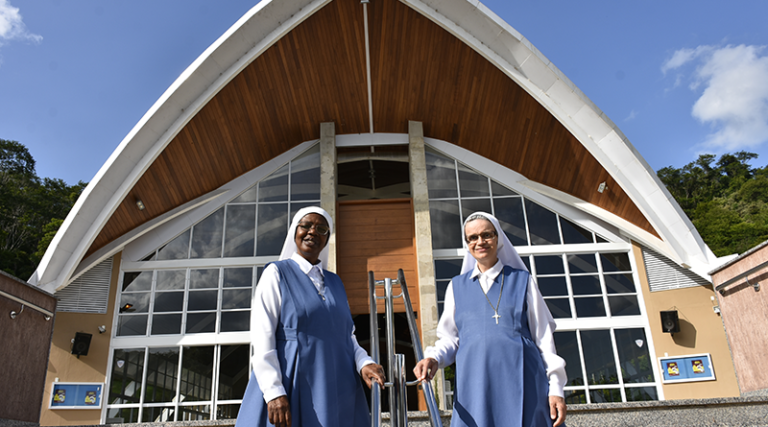 Irmãs Milicianas em Cristo à serviço da Casa da Mãe da Saúde