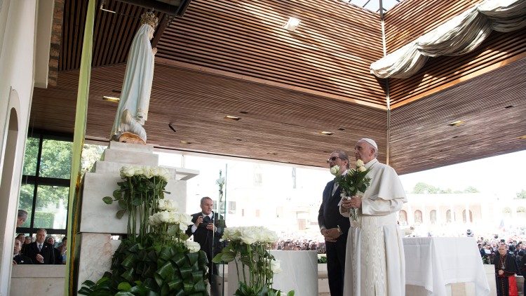 Santuário Diocesano em oração pela Paz com o Papa Francisco neste dia 25 de março