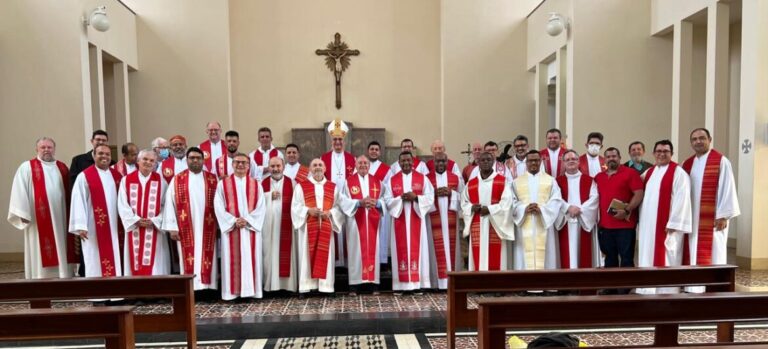 Padres da Diocese de Colatina refletem sobre a busca da Santidade do clero e do povo