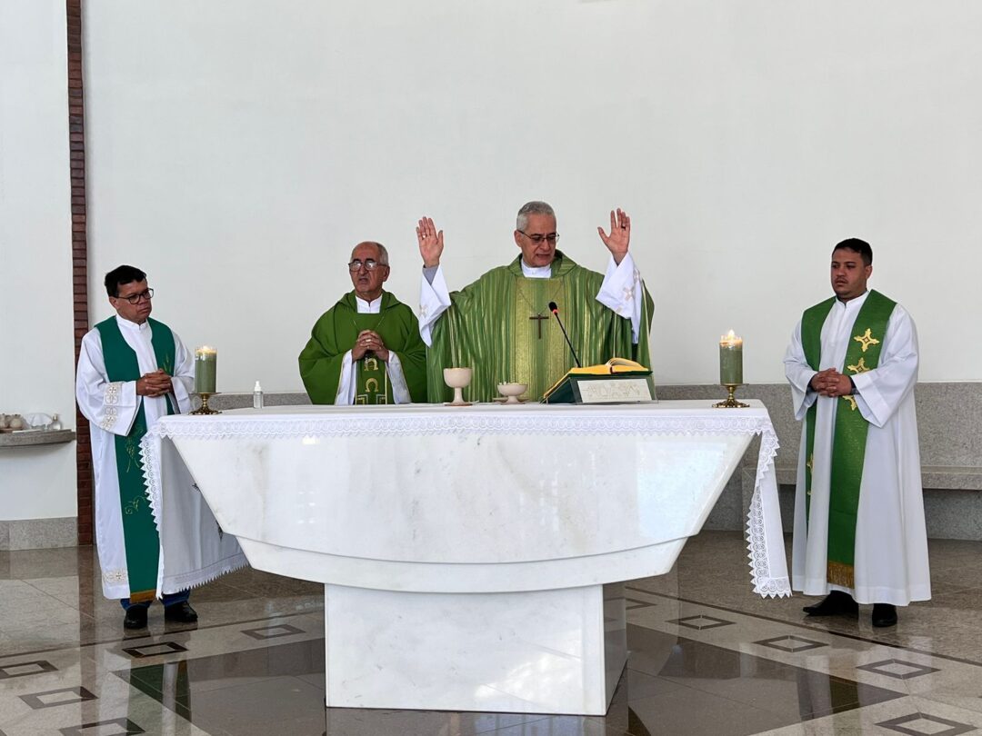 Dom Lauro Sérgio Versiani Barbosa (atual bispo diocesano