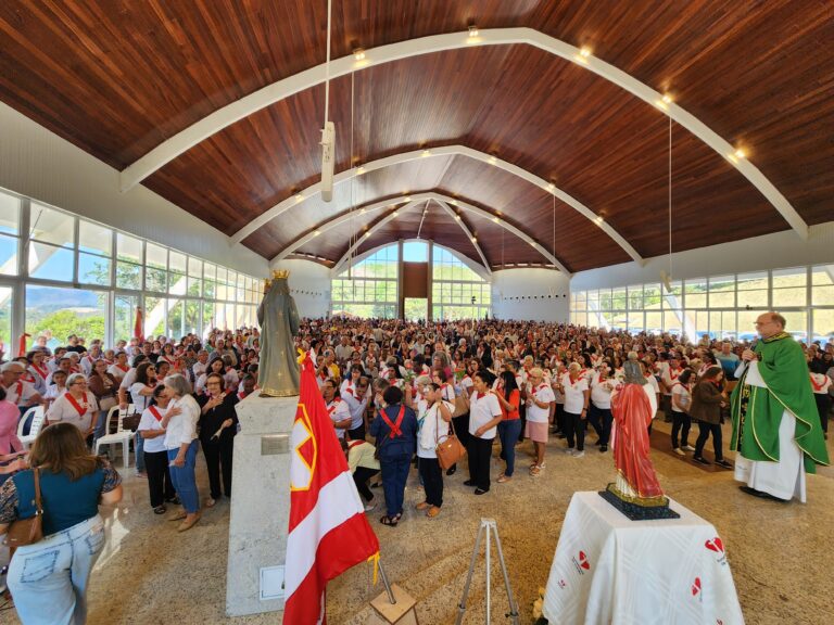 APOSTOLADO DA ORAÇÃO REÚNE CERCA DE 1.000 MEMBROS EM ROMARIA DIOCESANA AO SANTUÁRIO