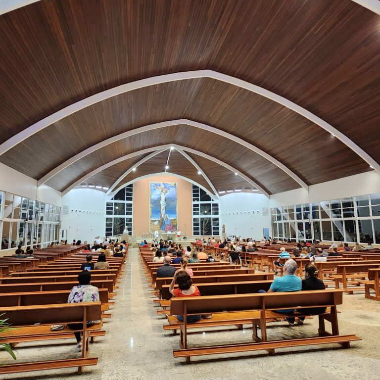 DOM LAURO CELEBRA O PRIMEIRO ANIVERSÁRIO DA DEDICAÇÃO DO TEMPLO