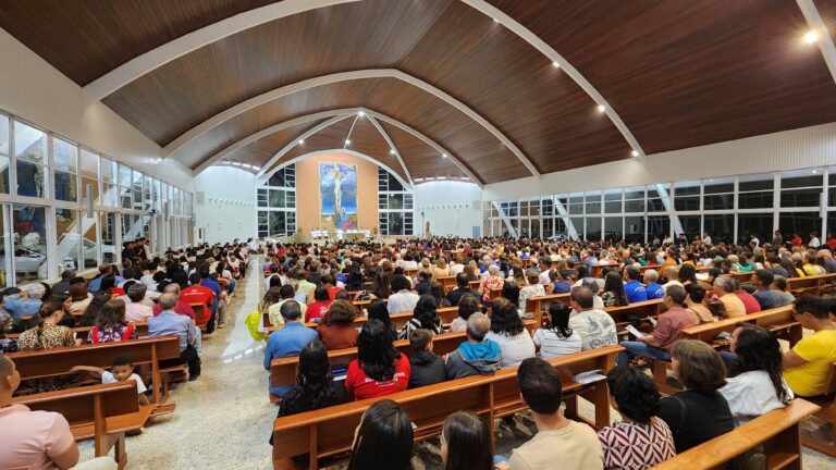 ROMARIA DA PARÓQUIA SÃO JOÃO BATISTA REÚNE CENTENAS DE FIÉIS NO SANTUÁRIO DIOCESANO DE NOSSA SENHORA DA SAÚDE