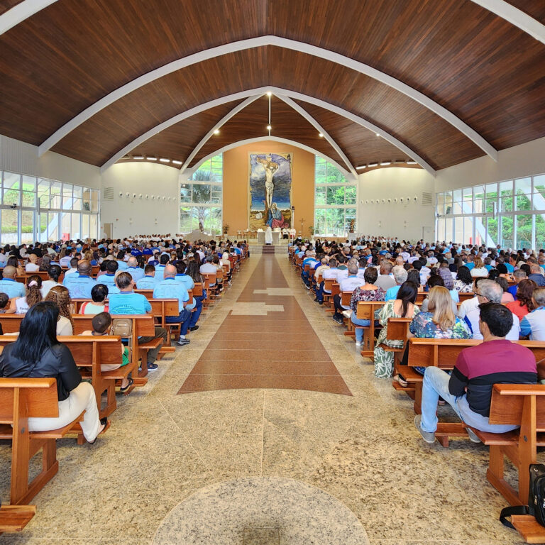 SANTUÁRIO NOSSA SENHORA DA SAÚDE RECEBE ROMARIA DO TERÇO DOS HOMENS EM IBIRAÇU