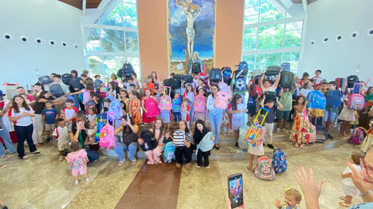 ESTUDO E ORAÇÃO: BÊNÇÃO DAS MOCHILAS MARCA O INÍCIO DA JORNADA ESCOLAR NO SANTUÁRIO