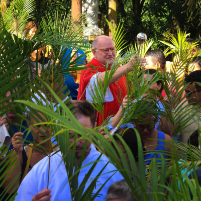 PROCISSÃO NO DOMINGO DE RAMOS MARCA ABERTURA DA SEMANA SANTA NO SANTUÁRIO