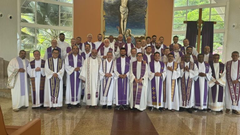 RETIRO DO CLERO DA DIOCESE DE COLATINA É CONCLUÍDO NO SANTUÁRIO DIOCESANO