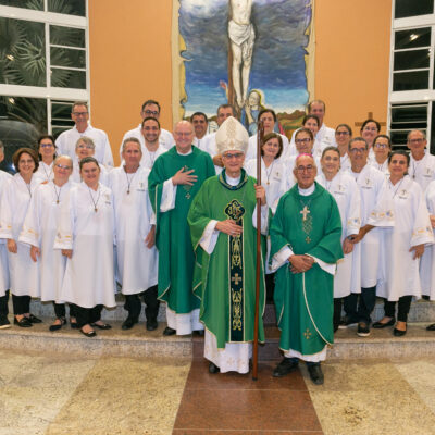 FÉ E MISSÃO: SANTUÁRIO DE NOSSA SENHORA DA SAÚDE INSTITUI NOVOS MINISTROS DA DISTRIBUIÇÃO DA SAGRADA COMUNHÃO EUCARÍSTICA
