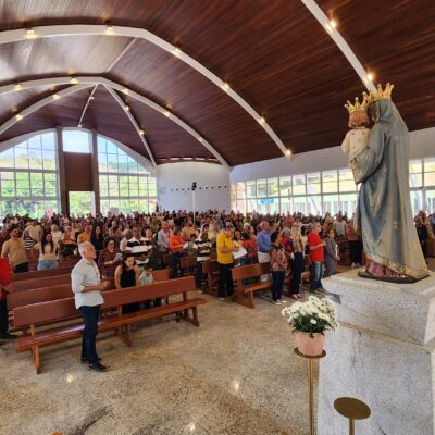 COM BÊNÇÃO DE VEÍCULOS E HOMENAGEM AOS AVÓS, SANTUÁRIO DE IBIRAÇU VIVENCIA MANHÃ DE DEVOÇÃO